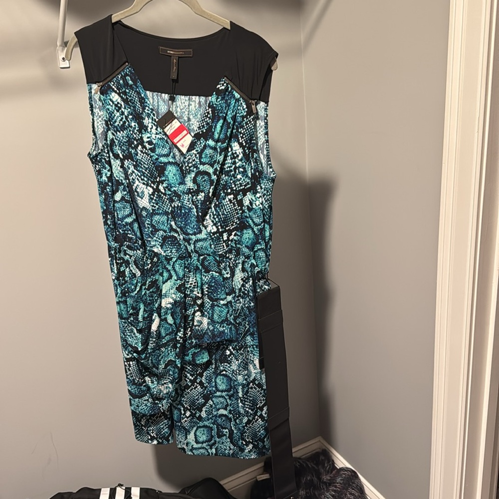 BCBG MAXAZRUA NWT belted dress. Size L